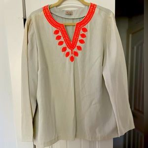 Cremieux brand women’s long sleeve tunic style blouse.